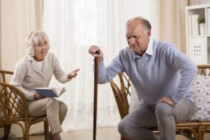 Starší ľudia sú ohrození chorobami kĺbov